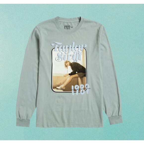 Taylor Swift Green 1989 Taylor’s Version Photo Long Sleeve Shirt - Picture 1 of 8